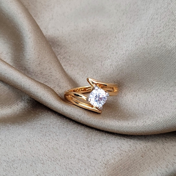 Vintage 18khge cz ring size 5 - Picture 4 of 8